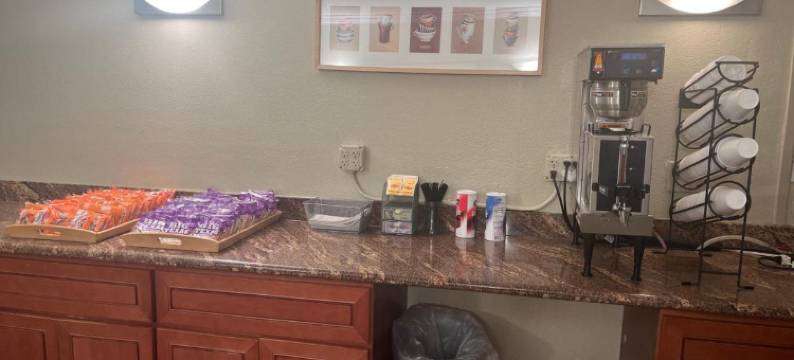 莱克伍德贝斯特韦斯特酒店(Western Inn Lakewood)图片