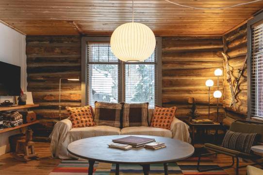 New! Log Cabin Retreat with Modern Updates Sleeps 14