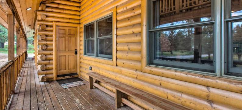 距滑雪缆车3个街区：天使之火巴士路线小屋(3 Blks to Ski Lift Angel Fire Cabin on Bus Rt)图片