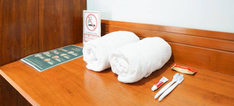 RedDoorz Plus Syariah at Umyas Hotel Near Terminal Anjuk Ladang Nganjuk图片