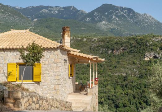 Trisilio Hotel Overview