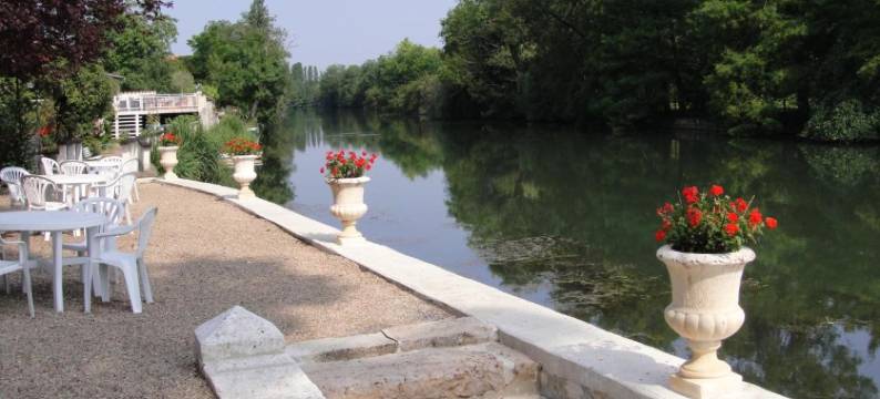 贝乌里瓦奇酒店(Hôtel Restaurant Beau-Rivage)图片