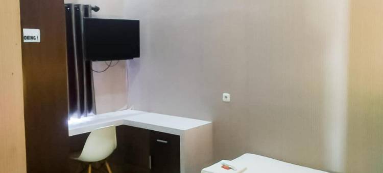 OYO1539阿姆里客房酒店(RedDoorz Syariah Near Sultan Syarif Kasim II Airport)图片