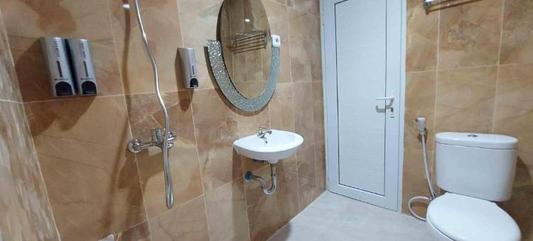 龙市酒店 - 近三邦利马三宝垄 - 美特拉酒店(Rons City Hotel Near Simpang Lima Semarang Mitra RedDoorz)图片