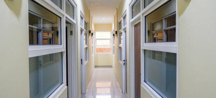 红多兹酒店@芝拉加惹兰巴厘(RedDoorz @ Jalan Bali Cilacap)图片