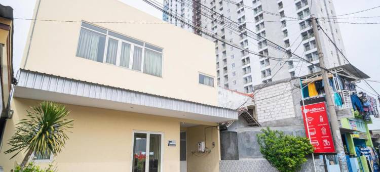 红多兹酒店-近诗都阿佐太阳城购物中心(RedDoorz Syariah Near Suncity Mall Sidoarjo)图片