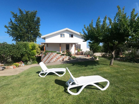 埃托雷三卧室别墅 - 可住6人，花园及停车场