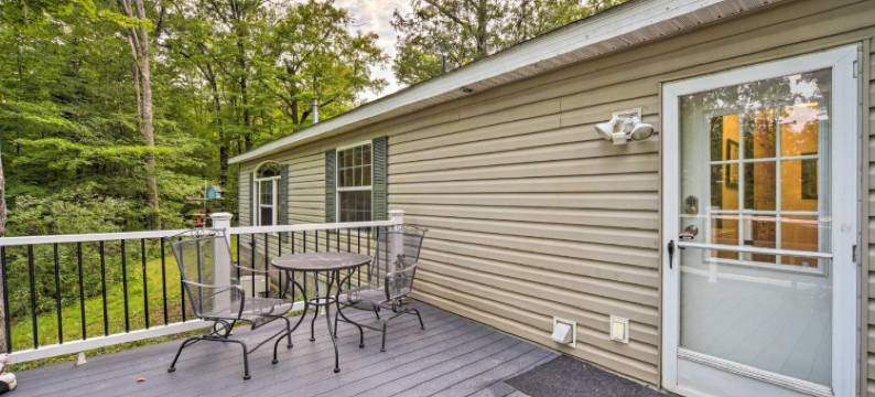 红雪松湖附近的宁静小屋度假区！(Tranquil Cabin Getaway Near Red Cedar Lake!)图片