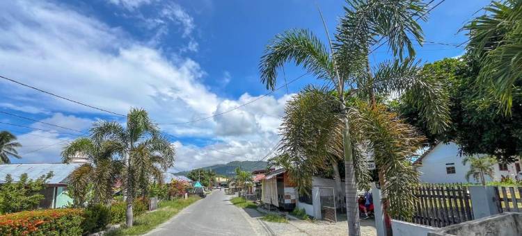 RedDoorz Syariah at Home Ampana Guest House Ampana Kota图片