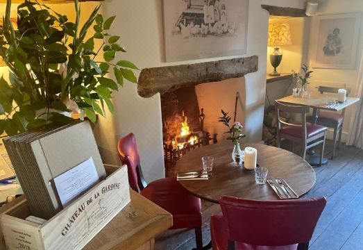 The Swan Inn Swinbrook Hotel Overview