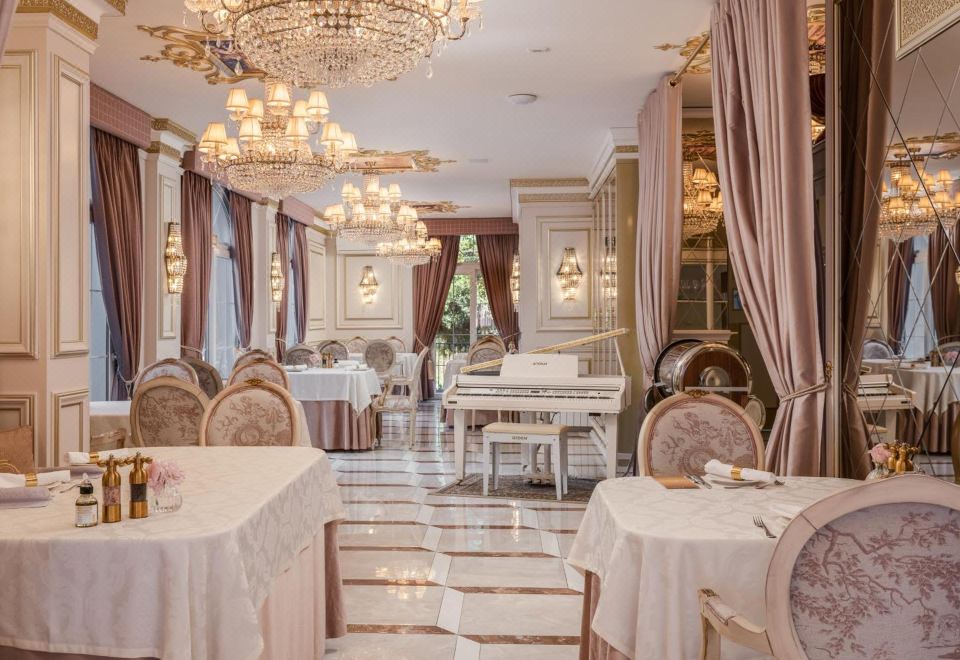 Hotel Colline de FranceHotel Overview