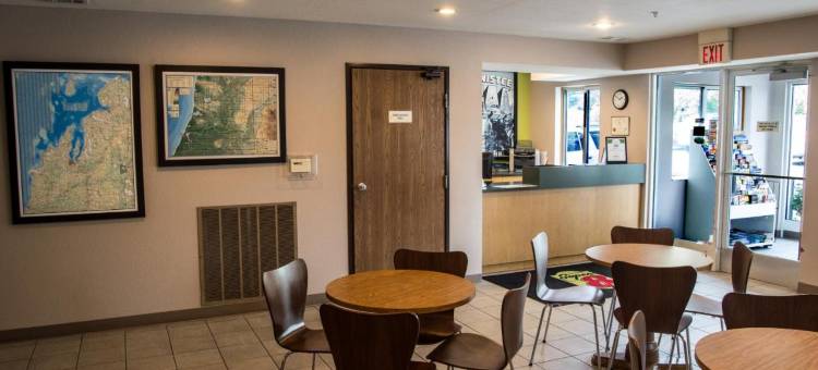 马尼斯特速8酒店(Super 8 by Wyndham Manistee)图片