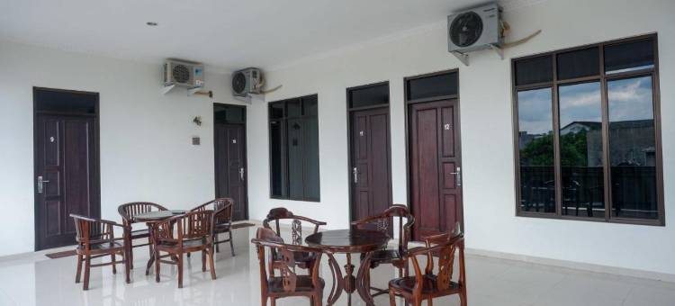 红多兹酒店-近蒂尔托纳迪2号航站楼(RedDoorz Near Terminal Tirtonadi 2)图片