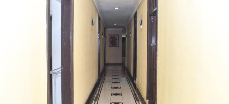 红多兹Plus酒店@蒂尔塔肯卡那酒店(RedDoorz Plus @ Tirta Kencana Hotel)图片