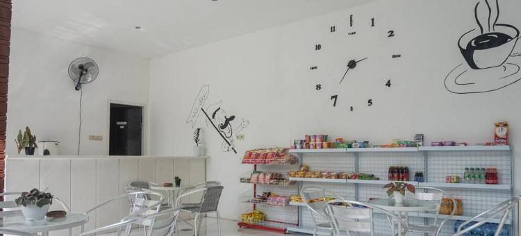 红多兹伊斯兰酒店@拉亚蓬腾巴图(RedDoorz Syariah @ Raya Punten Batu)图片