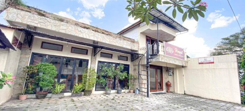 兴吉尔民宿沙利亚玛里奥波罗约加米特拉红多兹酒店(Hinggil Homestay Syariah Malioboro Yogya Mitra RedDoorz)图片