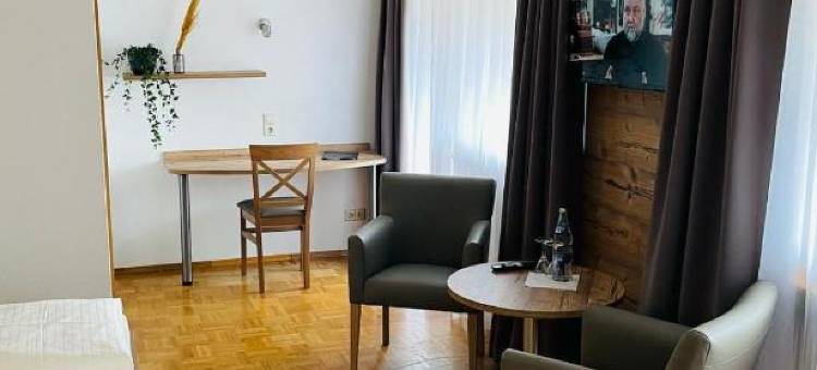 鲁斯堡图伯酒店(Hotel Traube Lossburg)图片
