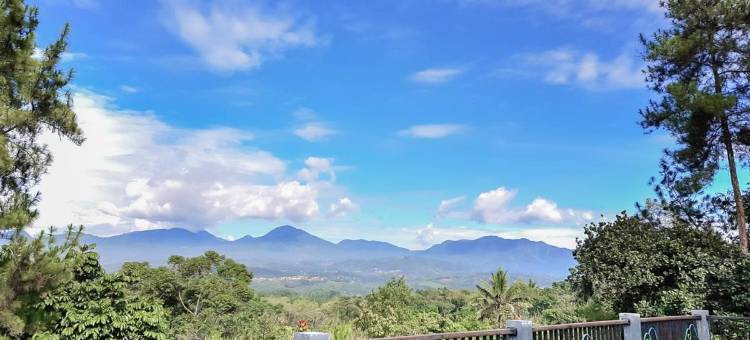 布米奇博莱德米特拉红门酒店-靠近帕穆利汉收费站(Bumi Ciboled Mitra RedDoorz Near Gerbang Tol Pamulihan)图片