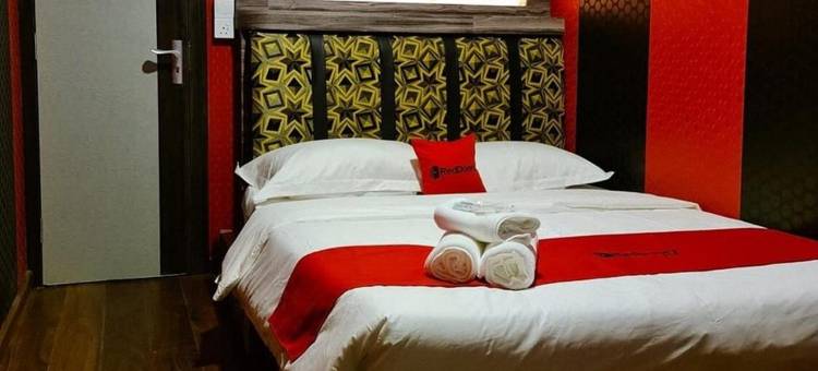 红多兹Plus酒店-近巴淡岛6号那格亚山(RedDoorz Plus Near Nagoya Hill Batam 6)图片