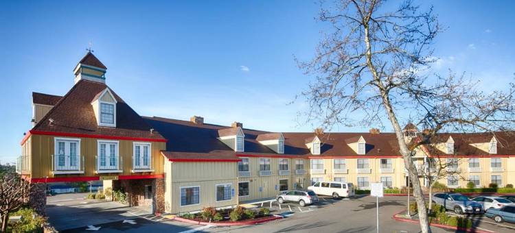 奥本红狮套房酒店(Red Lion Inn & Suites Auburn)图片