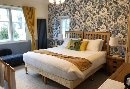 Dalgreine Guest House Hotel Overview