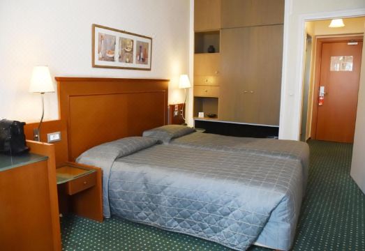 Adrian Hotel Hotel Overview