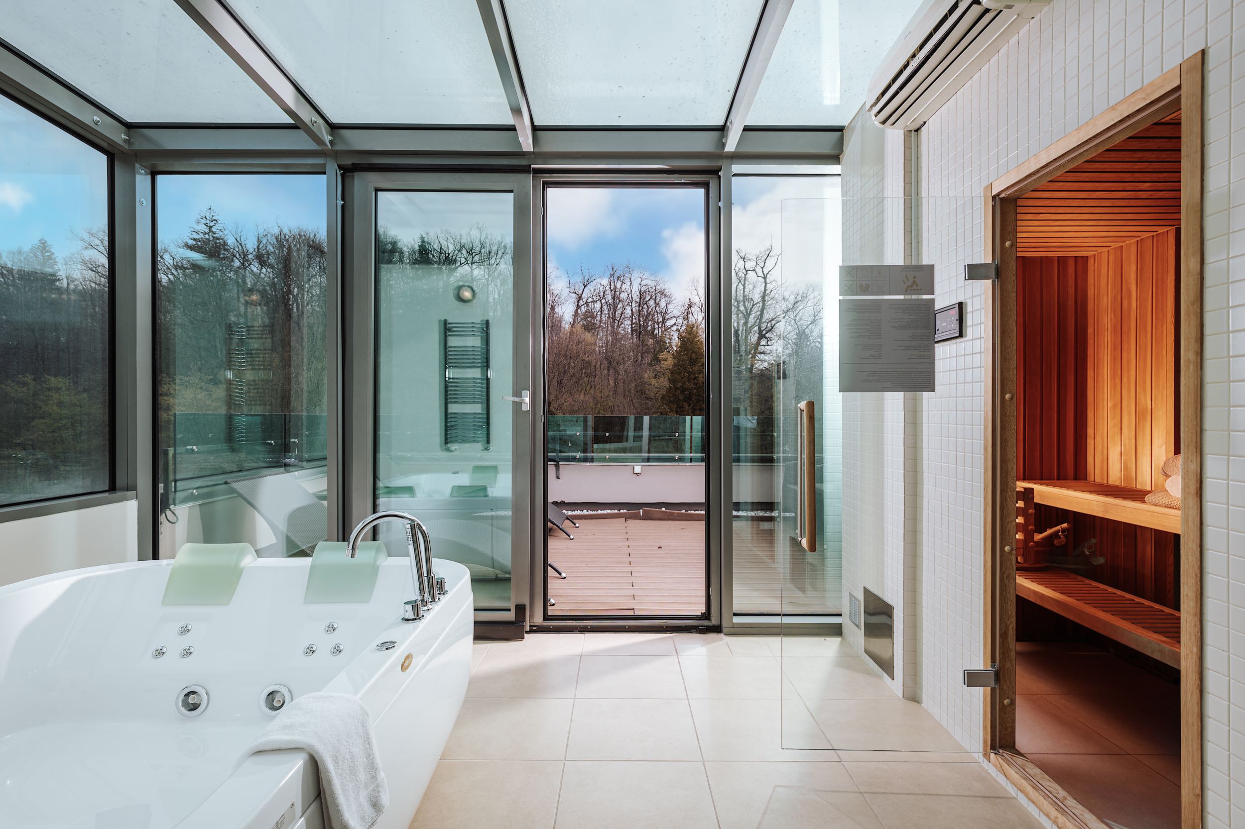 Grand Hotel Sava Superior Over view