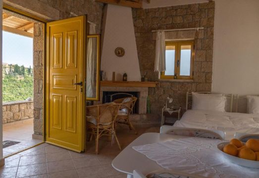 Trisilio Hotel Overview