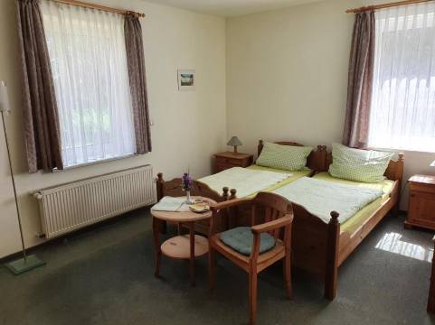 绿色花环酒店(Landhotel & Restaurant Zum Krug im grünen Kranze)