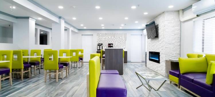 伯明翰因弗内斯拉昆塔温德姆酒店(La Quinta Inn by Wyndham Birmingham - Inverness)图片