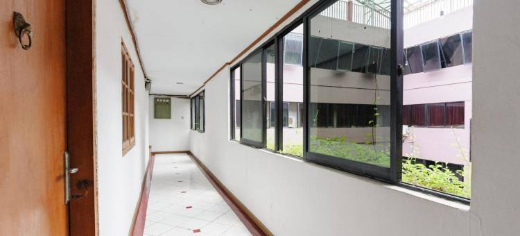 红多兹Plus酒店-近雅加达RSCM(RedDoorz Plus Near Rscm Jakarta)图片