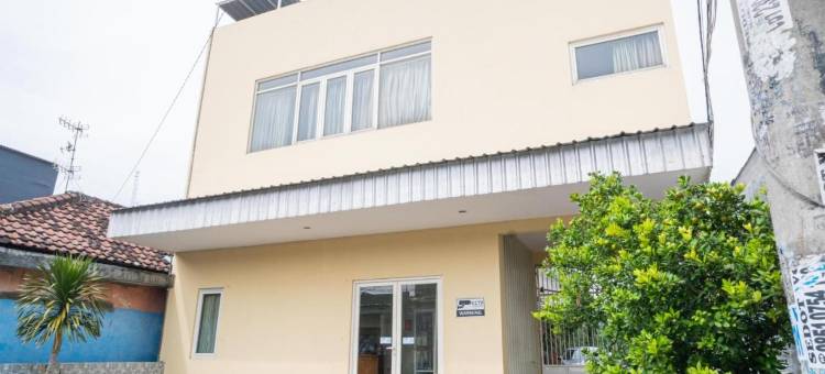 红多兹酒店-近诗都阿佐太阳城购物中心(RedDoorz Syariah Near Suncity Mall Sidoarjo)图片