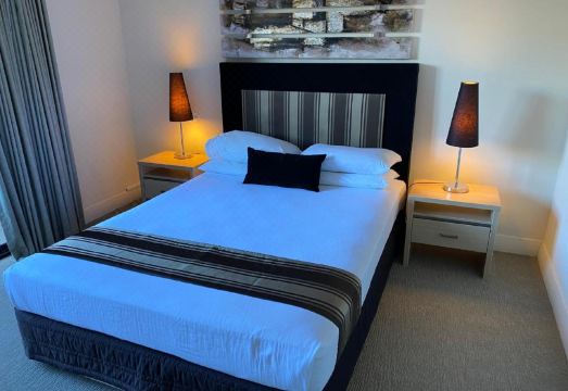 Parklane Apartments Hotel Overview