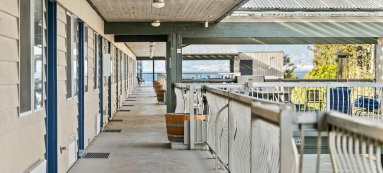 欧肯纳根湖畔度假汽车旅馆(Okanagan Lakefront Resort)图片