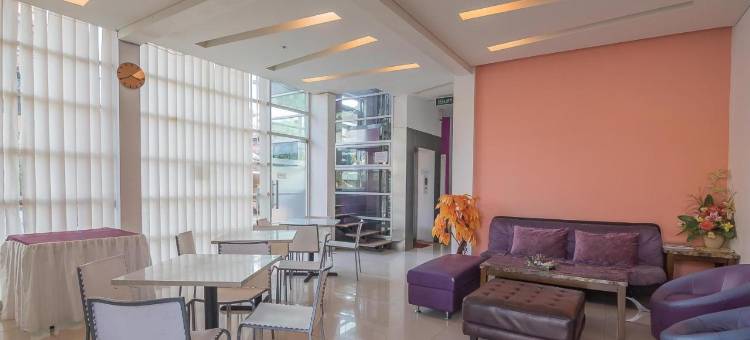 红多兹Plus酒店-近比通港(RedDoorz Plus Near Pelabuhan Bitung)图片