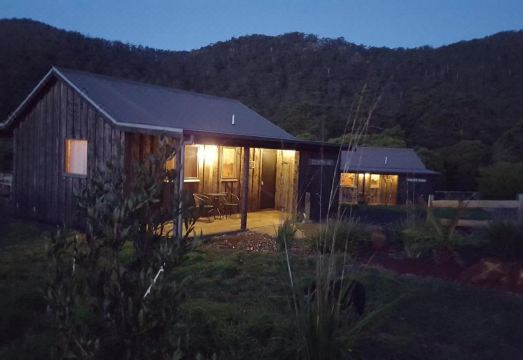 Rustic Hut Bush RetreatHotel Overview