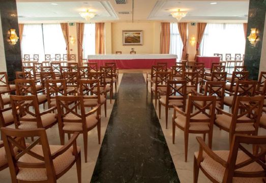 Hotel Villa de AlmazanHotel Overview