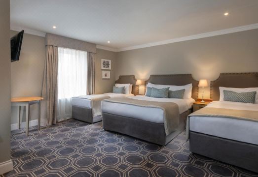 Castle Oaks House HotelHotel Overview