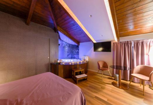 Hotel VogueHotel Overview