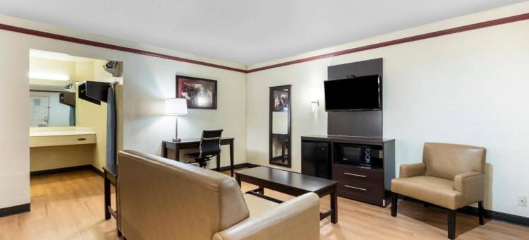 OYO塔尔萨北谢里登路机场酒店(OYO Hotel Tulsa N Sheridan Rd & Airport)图片