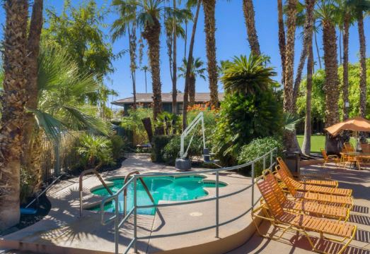 Caliente TropicsHotel Overview