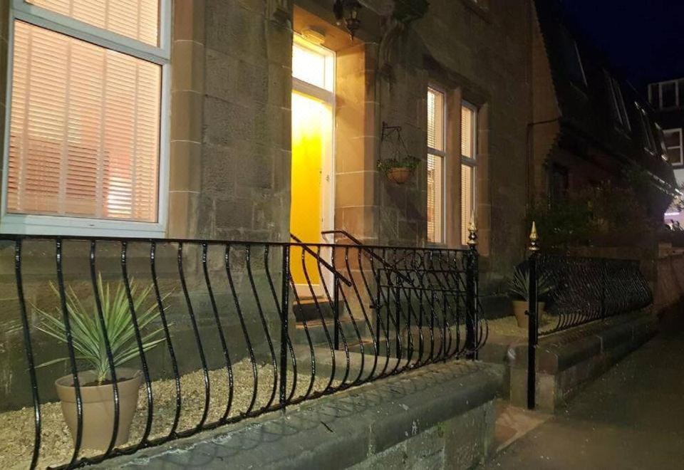 Snug - Fountain Bank ApartmentHotel Overview