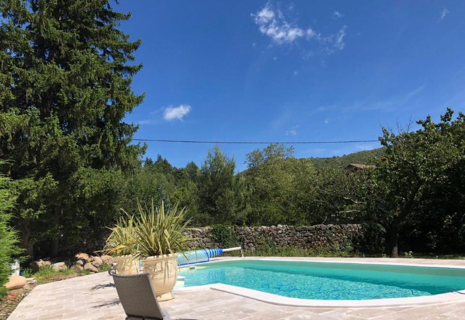 Chateau de la Rode Hotel Overview