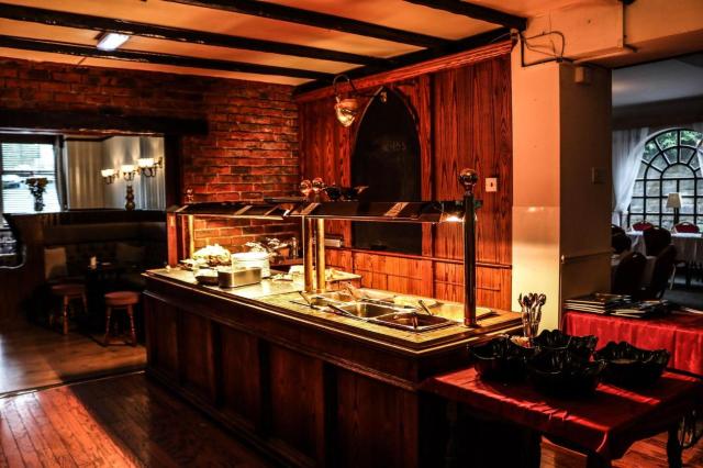 Fox & Hound HotelOver view