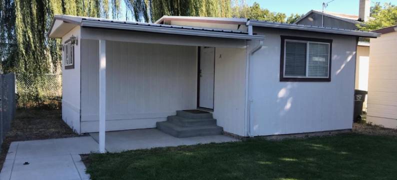 Cozy Cottage House A with Carport图片