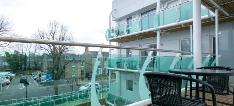 伦敦恩菲尔德的Skyvillion Tower Points - Tower Point 可爱公寓(Skyvillion - Cozy Apartments in Enfield Town with Free Parking & Wifi)图片