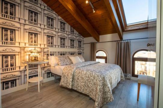 维诺廷托公寓(Apartamentos Vino Tinto y Restaurante Tomate Rosa)