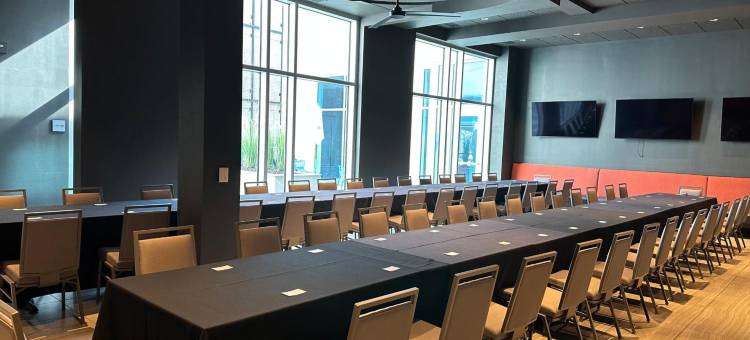 堪萨斯城奥拉西希尔顿安泊酒店(Embassy Suites by Hilton Kansas City Olathe)图片