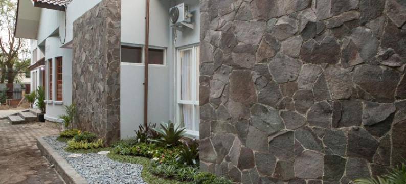 红门PLUS酒店-近巴顺丹大学(RedDoorz Plus Near Pasundan University)图片