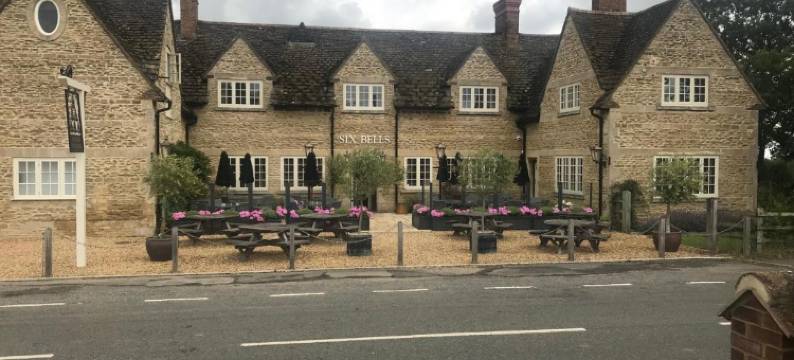 The Six Bells图片